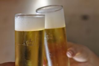 Consumir alcohol después del ejercicio puede disminuir el efecto de las bebidas recuperadoras
