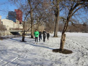 El frío afecta al metabolismo y hay que tomar precauciones cuando corremos