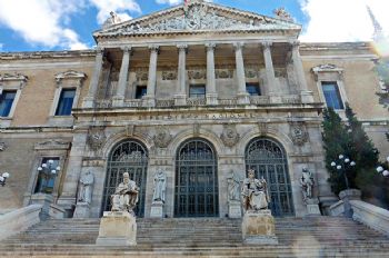 Fachada de la Biblioteca Nacional en Madrid