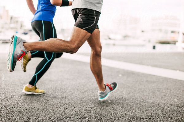 Correr mientras charlas con un amigo puede ser una buena terapia